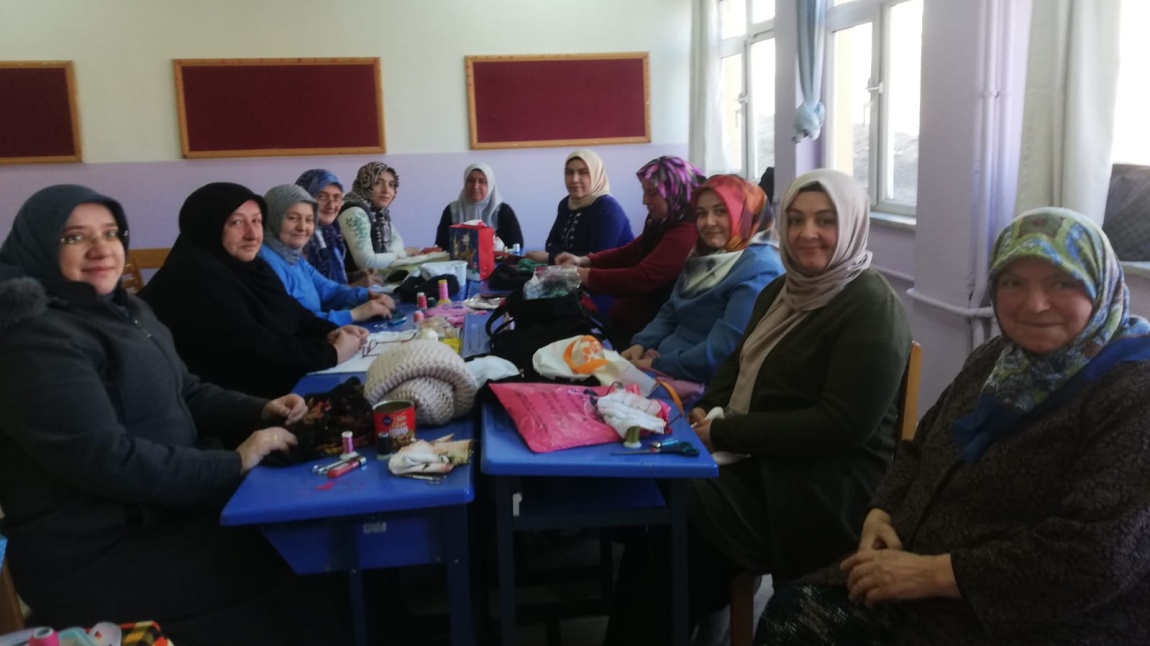 Kanlıgöl Köy ve Yaşam Merkezi  Oyalar Kursumuz...